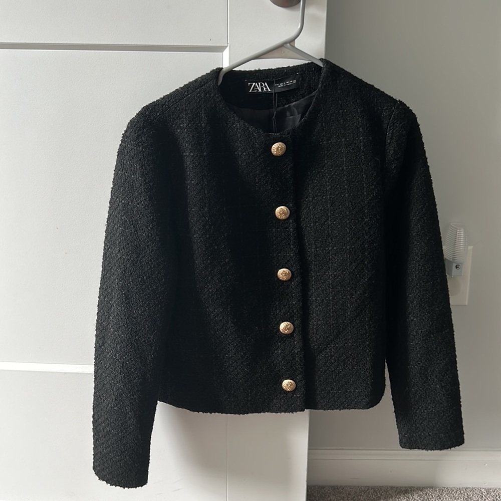 NWT ZARA SMALL BLACK AND GOLD DETAILED BLAZER